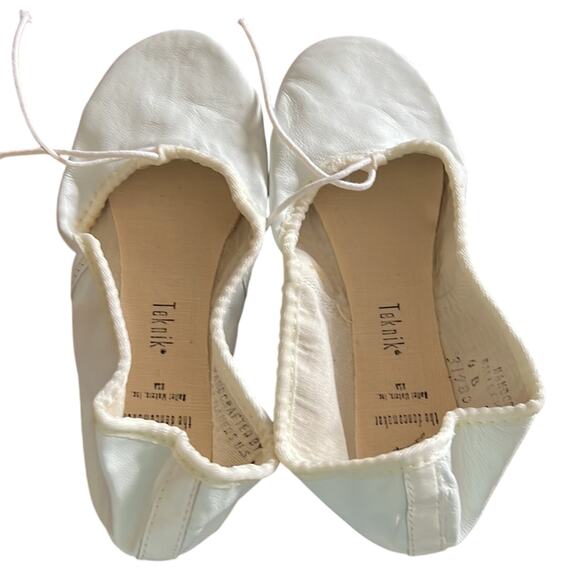 Capezio Teknik 200 White Ballet Slippers Size 4B Leather Dance - Picture 2 of 5
